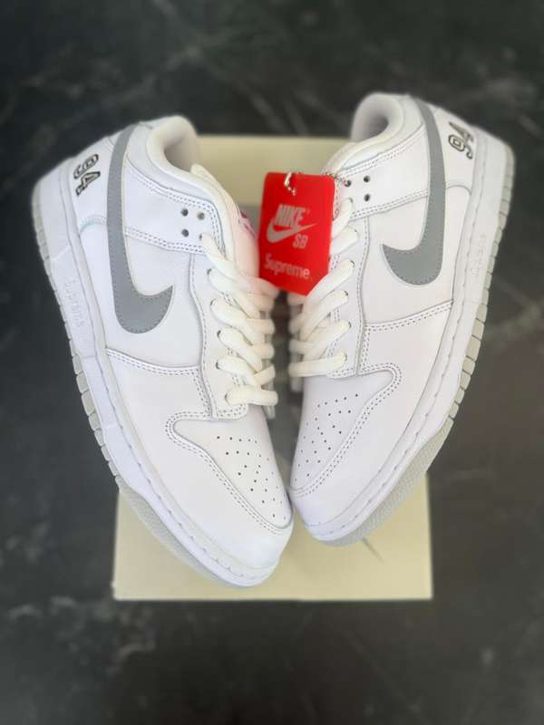 Dunk Low SB Supreme 94 White - Nike, Dunk Low | Hassuru